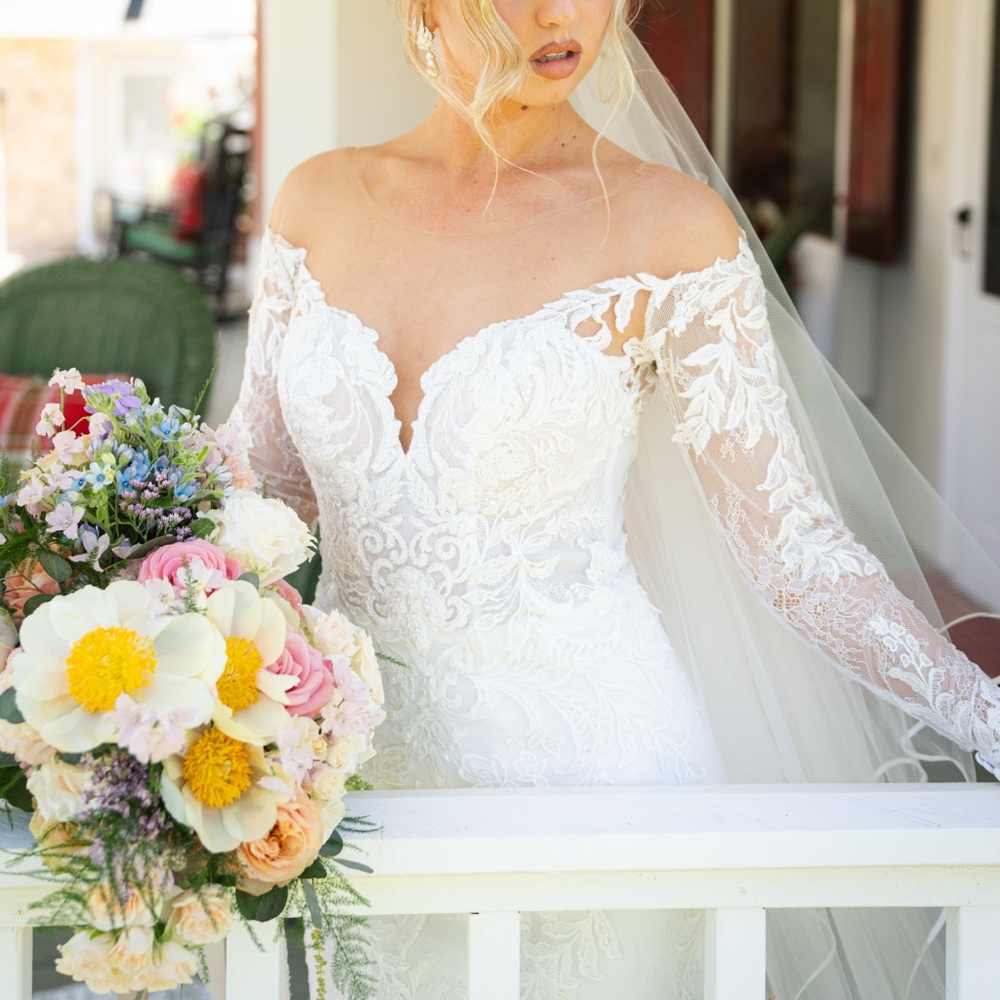 Elegant White Lace Wedding Dress